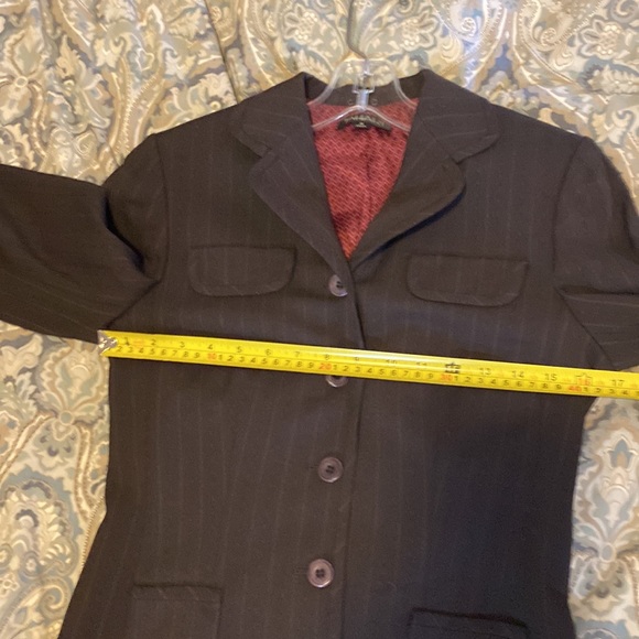 Tall 33.4 inseam Tahari lined suit. Pristine - Picture 4 of 13